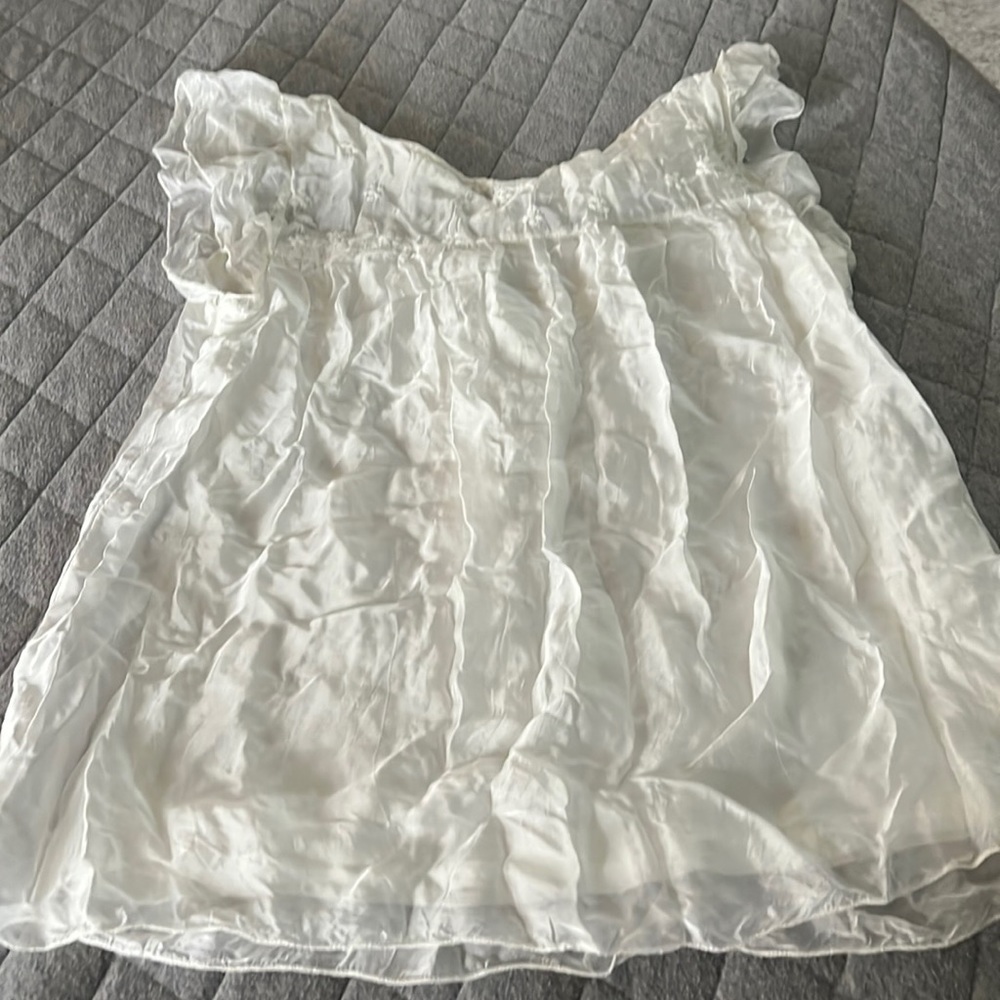 White medium Lightweight beautiful detail shirt